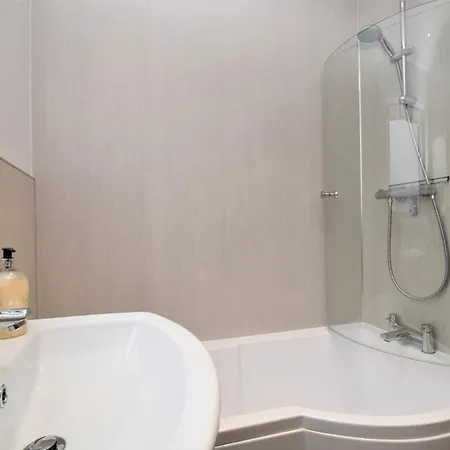 2 Bed In Sz477 *